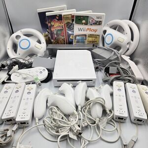 Nintendo Wii Console Bundle Lot 4 Games 8 Controllers 6 Chucks 4 Wheels +cables